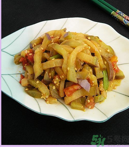 炒茄子發(fā)黑怎么辦？炒茄子怎么才能不發(fā)黑？