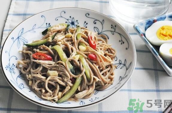 蕎麥怎么做成面條？蕎麥面條怎么做好吃？