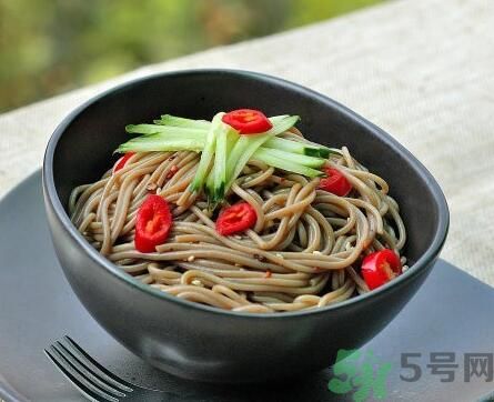 蕎麥怎么做成面條？蕎麥面條怎么做好吃？