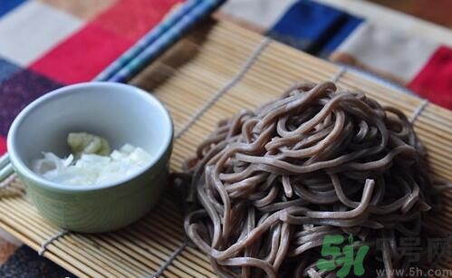 蕎麥怎么做成面條？蕎麥面條怎么做好吃？