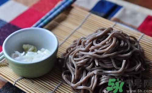 蕎麥?zhǔn)前l(fā)物嗎？蕎麥?zhǔn)遣皇前l(fā)物？