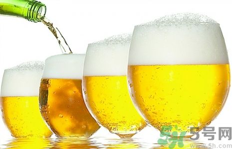 過期啤酒能喝嗎？過期啤酒喝了會怎么樣？