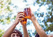 扎啤和啤酒的區(qū)別有哪些？扎啤和啤酒哪個(gè)好喝容易醉？