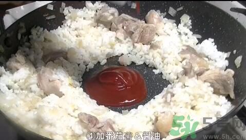 我的滑板鞋蛋包飯?jiān)趺醋?？我的滑板鞋蛋包飯的做法?/h1>

時(shí)間：2016-05-19 08:35:38 編輯：本站整理 462
分享至：



 c_4(); 
接著放入調(diào)料翻炒然后做蛋皮蛋皮做好了把蛋皮剪成鞋子的形狀拿米飯做成鞋子不對也許是腳的樣子 
上一頁    2/3    下一頁
 b_4(); 


海帶是發(fā)物嗎?海帶是不是發(fā)物?
海帶是海鮮嗎?海帶是不是海鮮?

網(wǎng)站首頁
返回欄目


相關(guān)文章

1蕎麥怎么做成面條？蕎麥面條怎么做好吃？浏览:3468 2涼糕怎么做好吃?四川涼糕的做法與配方浏览:1万+ 1泡椒鳳爪是生的嗎？泡椒鳳爪怎么做？ 2甜的涼面怎么做？甜涼面怎么做好吃？ 3菱角怎么做好吃？菱角的做法有哪些？ 4萬無一失的糖醋汁怎么做？糖醋汁的作用？ 5雪糕糯米糍怎么做？雪糕糯米糍好吃嗎？ 6什么是鏡面蛋糕？鏡面蛋糕怎么做？ 


熱門文章


豬各部位肉的名稱圖片全解巴沙魚到底能不能吃？吃巴沙魚有什么危害嗎 

C位是什么意思？明星站C位是什么意思腌咸雞蛋一斤放多少鹽？腌咸雞蛋10斤需多少鹽？木耳要焯水嗎?木耳怎么焯水?10寸蛋糕多大 10寸蛋糕夠幾個(gè)人吃蛋糕尺寸適合多少人？6寸的蛋糕4個(gè)人吃夠嗎？鮮百合吃多了會(huì)中毒嗎?鮮百合的吃法禁忌低糖水果有哪些？十大低糖水果排行榜海螺怎樣吃才正確圖解？海螺哪里不能吃圖示海螺哪個(gè)部位不能吃 海螺不能吃的部位圖解麥飯石鍋有害嗎？麥飯石鍋的危害糯米和江米是一種米嗎 東北圓糯米才叫江米6寸蛋糕多大 6寸蛋糕直徑多少 


5H跟帖 
















網(wǎng)友評論僅供其表達(dá)個(gè)人看法，并不表明5h立場。





		var mydate = new Date();
		var year = mydate.getFullYear();
		var month = mydate.getMonth();
		var day = mydate.getDate()
		var nowdate = year+"-"+month+"-"+day
		
		$("#imageField").click(function(){
			var commentcont = $(".comment-text").val();
			if($(".comment-text").val()==""){
				alert("您沒什么話要說嗎？");
			}else{
				var data = {
					nomember:1,
					saytext:commentcont,
					id : $("#id").attr("value"),
					ecmsfrom : $("#ecmsfrom").attr("value"),
					classid : $("#classid").attr("value"),
					enews : $("#enews").attr("value"),
					repid : $("#repid").attr("value")
				};				
				$.ajax({
					type: "POST",
					url: "/e/pl/doaction.php",
					data: data,
					dataType:'text',
					success: function(msg){
						$(".comment-text").val("");
						$(".comment-body").prepend('<li><div   id="y3um3yq"   class="combd-title"><span id="4e2pdsj"    class="title">本站網(wǎng)友:匿名</span><span id="hmh28ib"    class="time">'+nowdate+'</span></div><p class="combd-bd">'+commentcont+'</p></li>')
					}
				});
			}	
		})	
	
 
