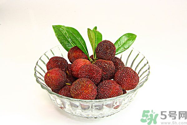 吃楊梅時可以喝茶嗎？吃楊梅時喝茶有什么壞處？