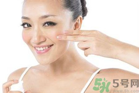 為什么夏天容易長(zhǎng)雀斑？夏天長(zhǎng)雀斑了怎么辦？