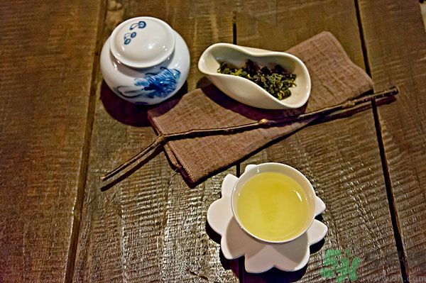 吃魚(yú)的時(shí)候能喝茶嗎？吃魚(yú)可以喝茶嗎？