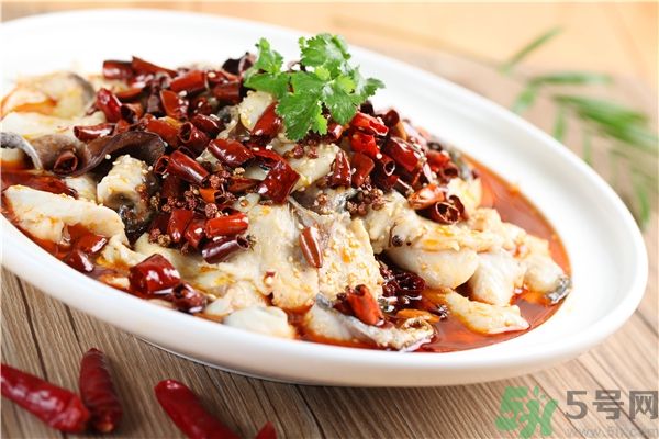 吃魚(yú)的時(shí)候能喝茶嗎？吃魚(yú)可以喝茶嗎？