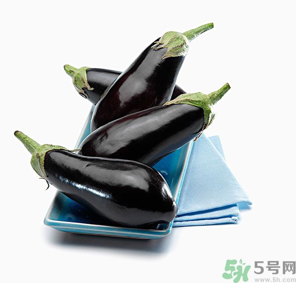 茄子里面發(fā)棕色能吃嗎？茄子里面有褐色能吃嗎？