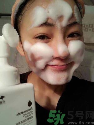 優(yōu)美成分零負(fù)擔(dān)清透水感凝霜適合什么年齡？?jī)?yōu)美成分零負(fù)擔(dān)清透水感凝霜怎么樣？