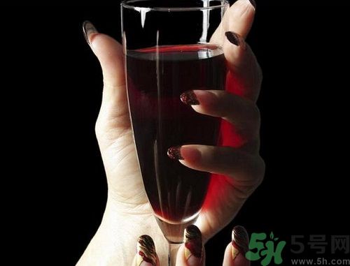備孕期間女性能喝酒嗎？備孕的女性可以喝酒嗎？