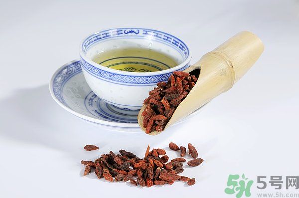 泡枸杞要用開水嗎？泡枸杞的水越熱越好嗎？