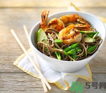 生菜可以和蝦一起吃嗎？生菜和蝦一起吃可以嗎？