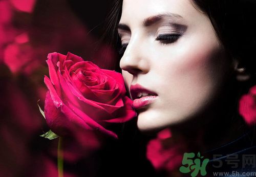 女性喝菖蒲酒有什么好處？女性喝菖蒲酒可以調(diào)經(jīng)嗎？