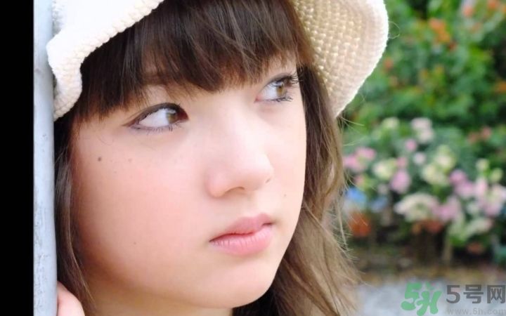 15歲變聲正常嗎？女生15歲才變聲正不正常？