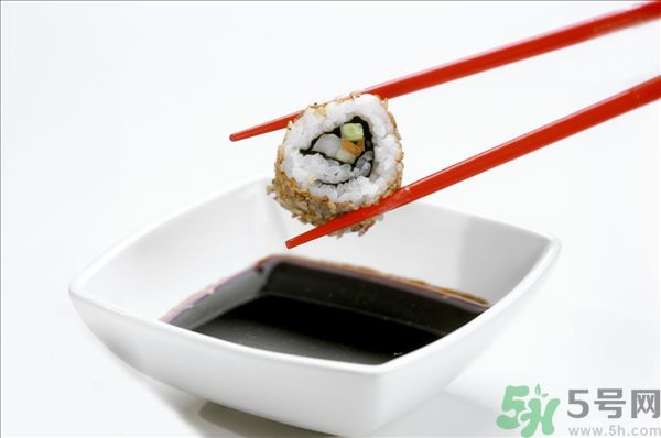 老抽和生抽的區(qū)別方法？怎么區(qū)分生抽和老抽？