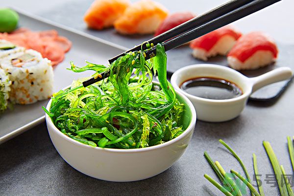 涼拌生菜放生抽還是老抽？涼拌菜放什么醬油好？
