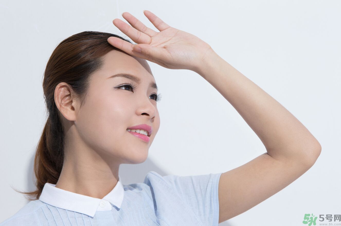 胳膊曬黑了多久能恢復(fù)？胳膊曬黑了怎么白回來(lái)？