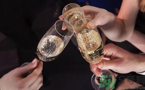 胡蘿卜汁可以解酒嗎？喝胡蘿卜汁可以醒酒嗎？