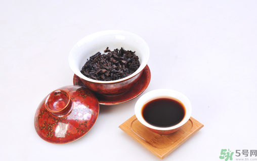 普洱茶生茶好還是熟茶好？普洱茶的功效與作用？