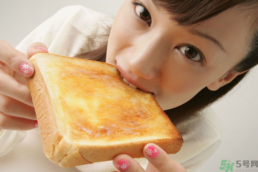 青春期女生吃很多是怎么回事？青春期女生很能吃怎么辦？