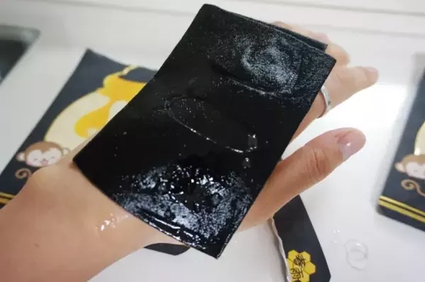 春雨黑盧卡面膜臉正在過(guò)敏可以用嗎？臉上過(guò)敏能用春雨黑盧卡面膜嗎