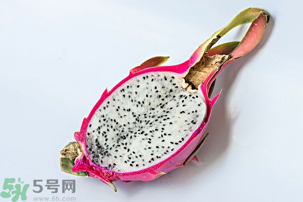 火龍果外面發(fā)霉了里面還能吃么？火龍果外皮爛了還能吃嗎？