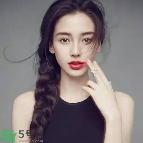 唇色深的人適合什么顏色的口紅？如何挑選口紅的顏色？