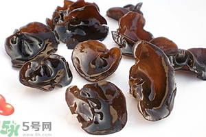 木耳能用開水泡嗎？泡木耳用熱水還是涼水好？