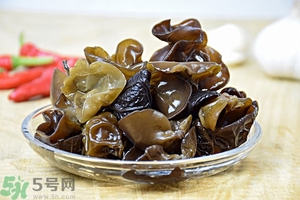 木耳能用開水泡嗎？泡木耳用熱水還是涼水好？