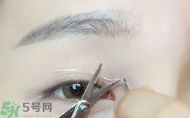 單眼皮怎么變雙眼皮了？單眼皮上面有一條線