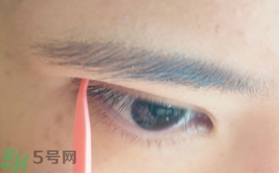 單眼皮怎么變雙眼皮了？單眼皮上面有一條線