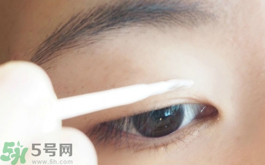 單眼皮怎么變雙眼皮了？單眼皮上面有一條線