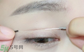單眼皮怎么變雙眼皮了？單眼皮上面有一條線