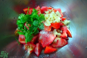 夏天秋葵怎么做好吃？秋葵在夏天怎么做？