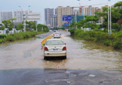 路面雨水多深車輛不宜通行？車輛在雨水中行駛要注意什么？