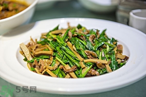 隔夜的韭菜能吃嗎？韭菜炒熟后第二天能吃嗎？