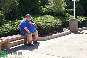 拜拜肉是怎么形成的？蝴蝶袖是怎么引起的？