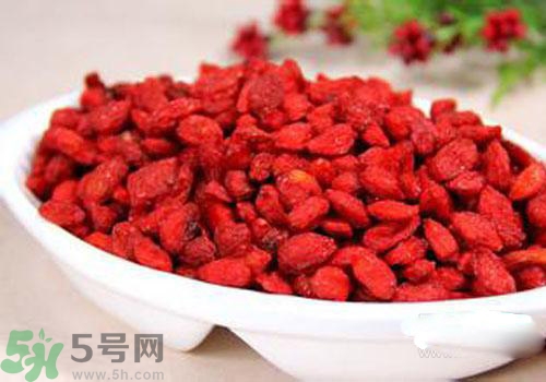 枸杞放久了變濕了可以吃嗎？枸杞放久了變黏了可以吃嗎？
