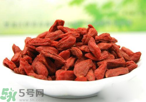 枸杞放久了變濕了可以吃嗎？枸杞放久了變黏了可以吃嗎？
