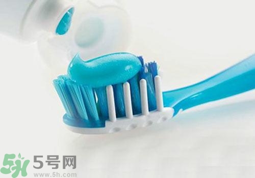 牙膏含氟好不好？牙膏含氟好還是不含氟好？