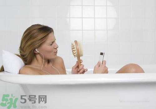 夏天一天洗幾次澡比較好？夏天一天洗幾次澡比較養(yǎng)生？