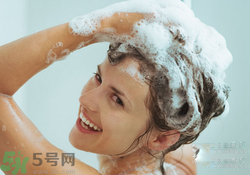 夏天一天洗幾次澡比較好？夏天一天洗幾次澡比較養(yǎng)生？