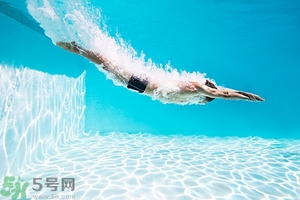 浮潛是什么意思？深潛和浮潛有什么區(qū)別？?