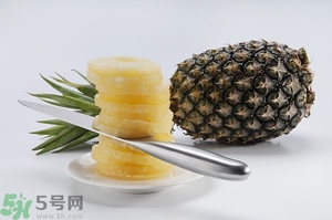 早上起來(lái)吃菠蘿好嗎？早餐吃菠蘿好嗎？