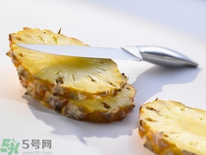 早上起來(lái)吃菠蘿好嗎？早餐吃菠蘿好嗎？