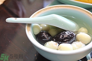 蓮子心能治失眠嗎？喝蓮心茶可以治療失眠嗎？
