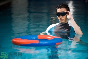 不會(huì)游泳可以浮潛嗎？浮潛需要會(huì)游泳么？