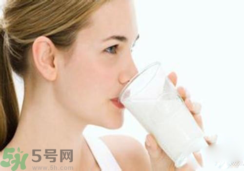 牛奶和羊奶哪個好？牛奶和羊奶哪個更有營養(yǎng)？