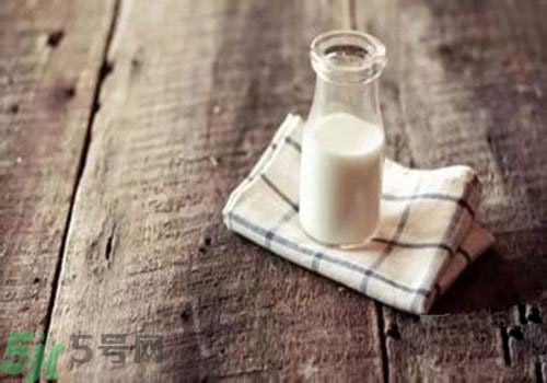 牛奶和羊奶哪個(gè)好？牛奶和羊奶哪個(gè)更有營養(yǎng)？